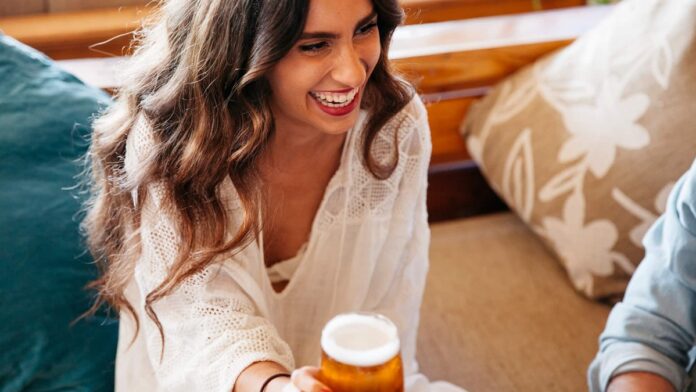 nő sörrel nő sörrel